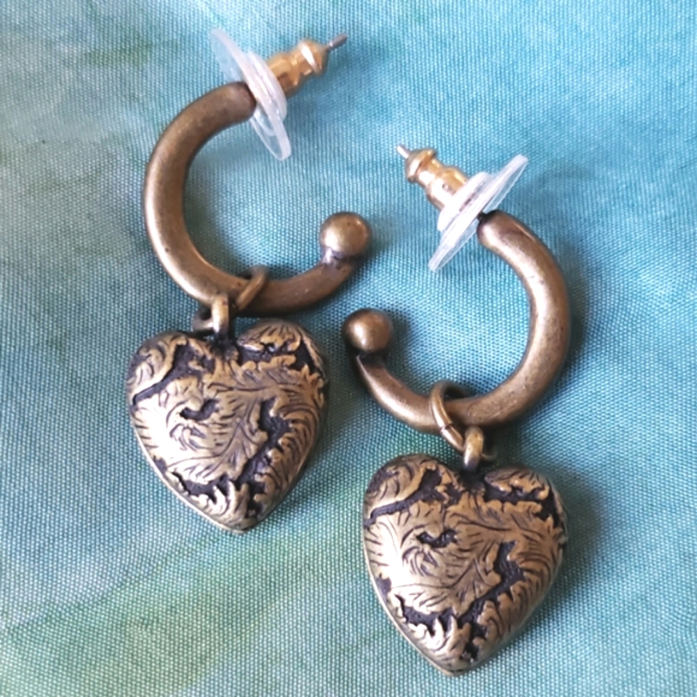 VTG J. Rivers antiqued gold color heart earrings